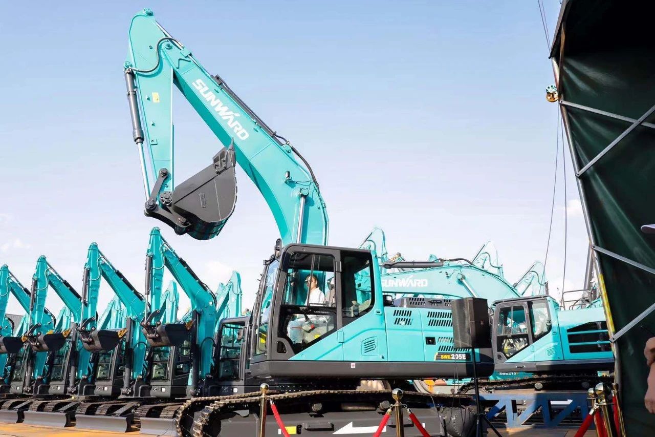 四大成套装备携手登。！！鸿运国际智能立异效果展示会交出“亮眼答卷”