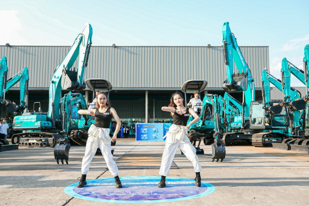 王炸！！挖机加“废物”魅力征服全场