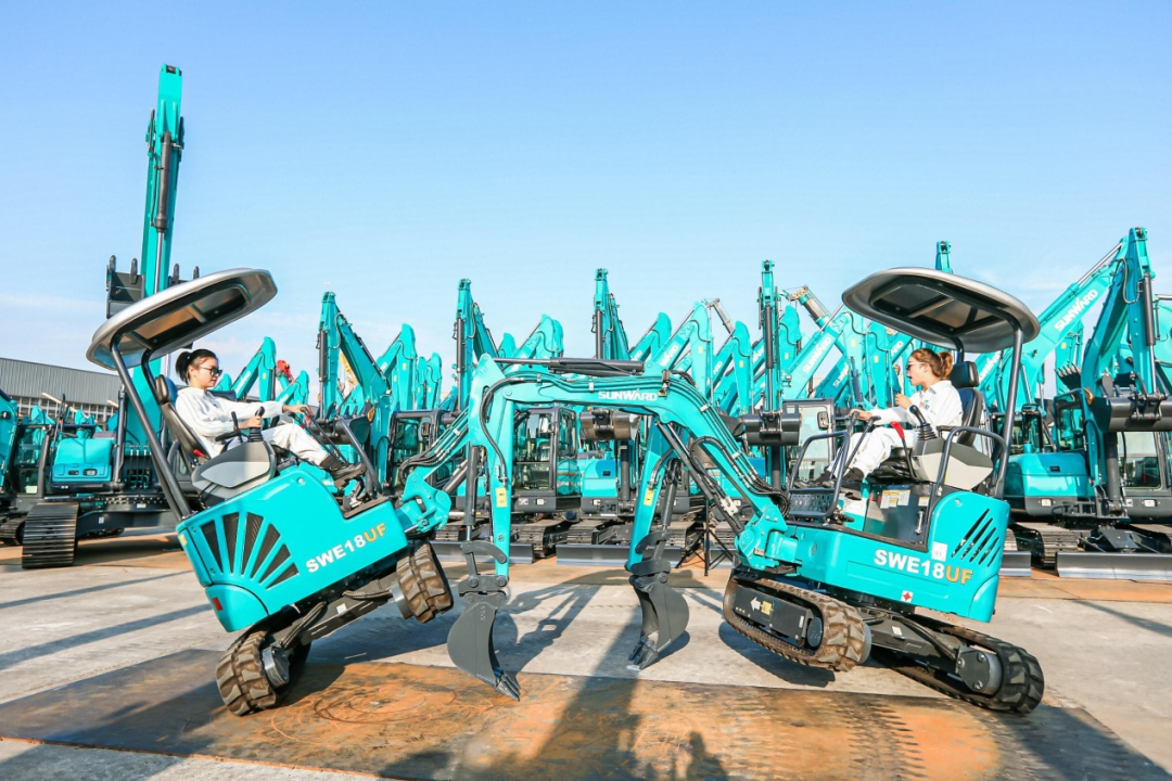 王炸！！挖机加“废物”魅力征服全场