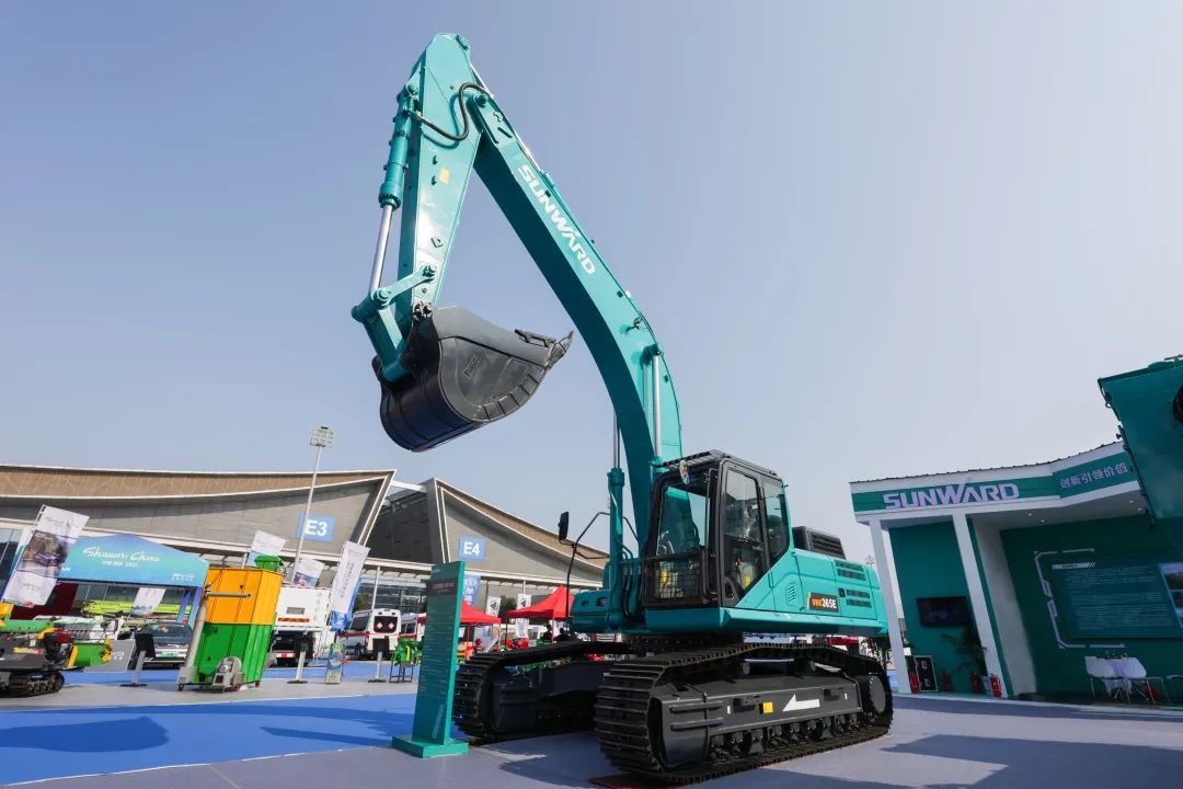 亮相中非经贸博览会！！！鸿运国际智能尽展工程机械国产品牌魅力