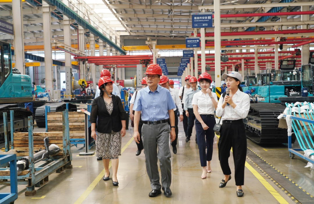 中国出口信用包管公司向导一行调研鸿运国际智能