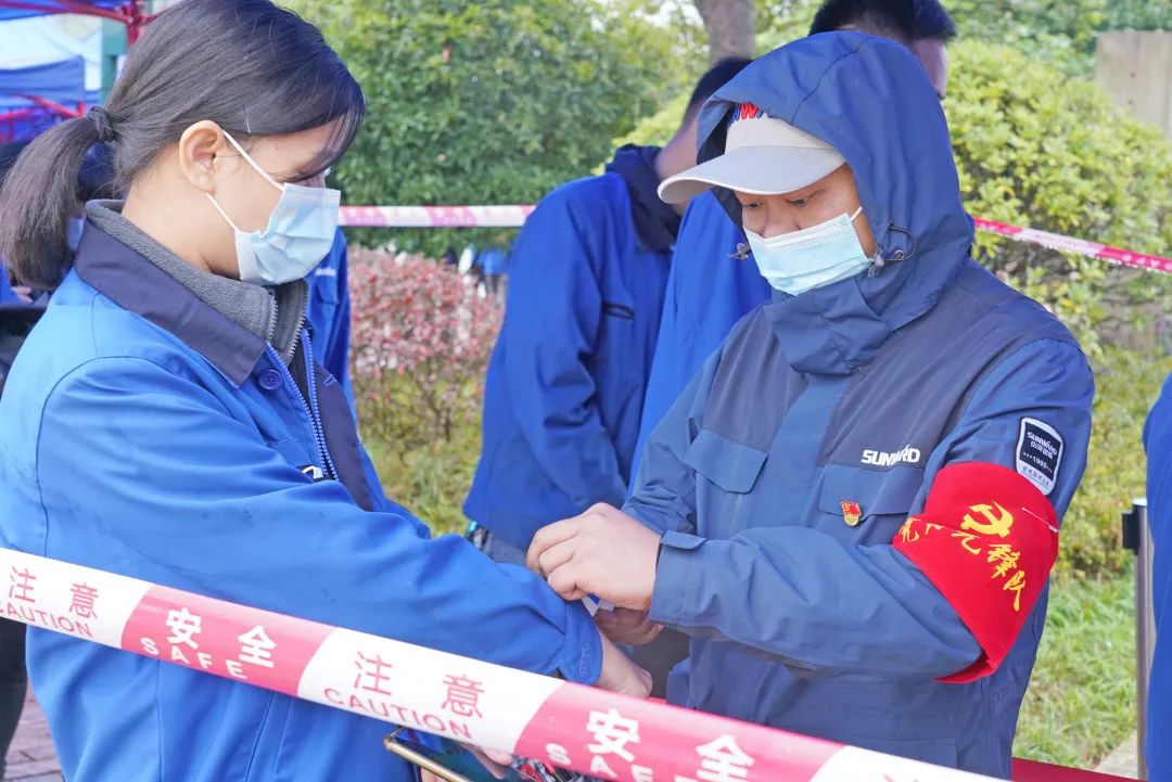 采样完成率近100%！！！鸿运国际智能第一时间开展全员核酸检测，，，包管清静生产