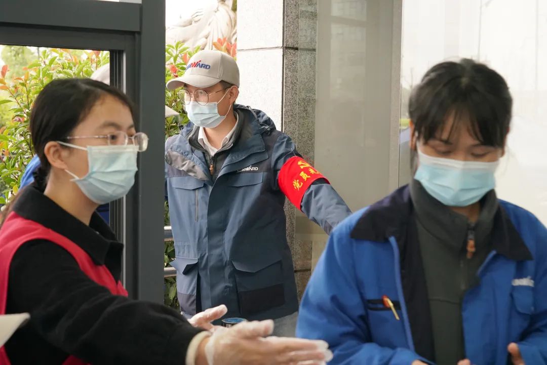 采样完成率近100%！！！鸿运国际智能第一时间开展全员核酸检测，，，包管清静生产