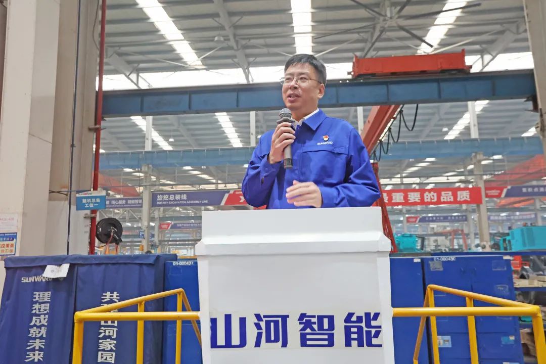 向模范学习！鸿运国际智能56名职工受到职工职业手艺竞赛表扬