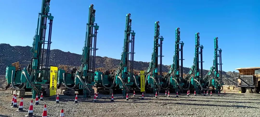 疫情当下，，，逆行非洲——鸿运国际智能凿岩装备团队外洋服务纪实