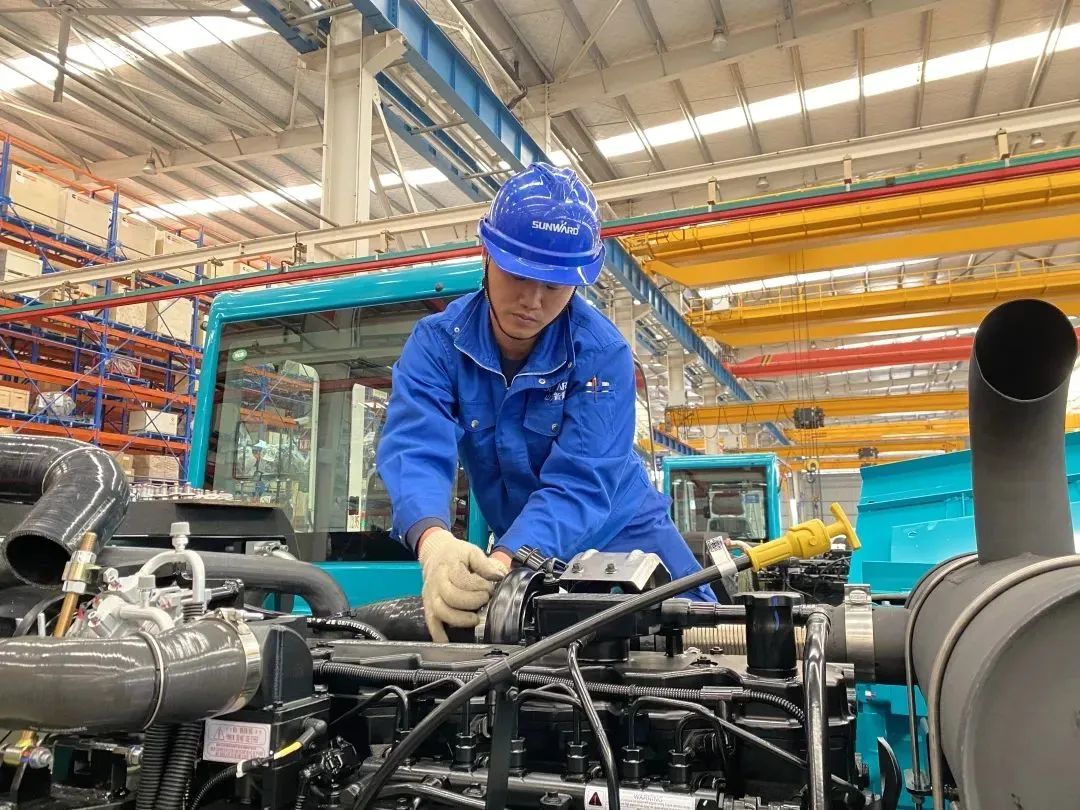 《湖南教育》：：探索18年，，，鸿运国际智能找到校企相助共赢的谜底