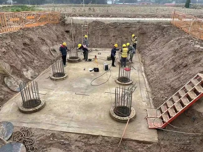 创下纪录！！鸿运国际智能引孔式静力压桩机首次应用于高铁项目