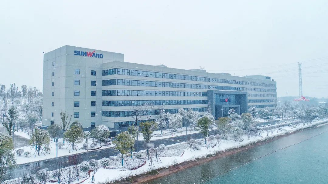 瑞雪兆丰年，，，邀您共赏雪中鸿运国际！