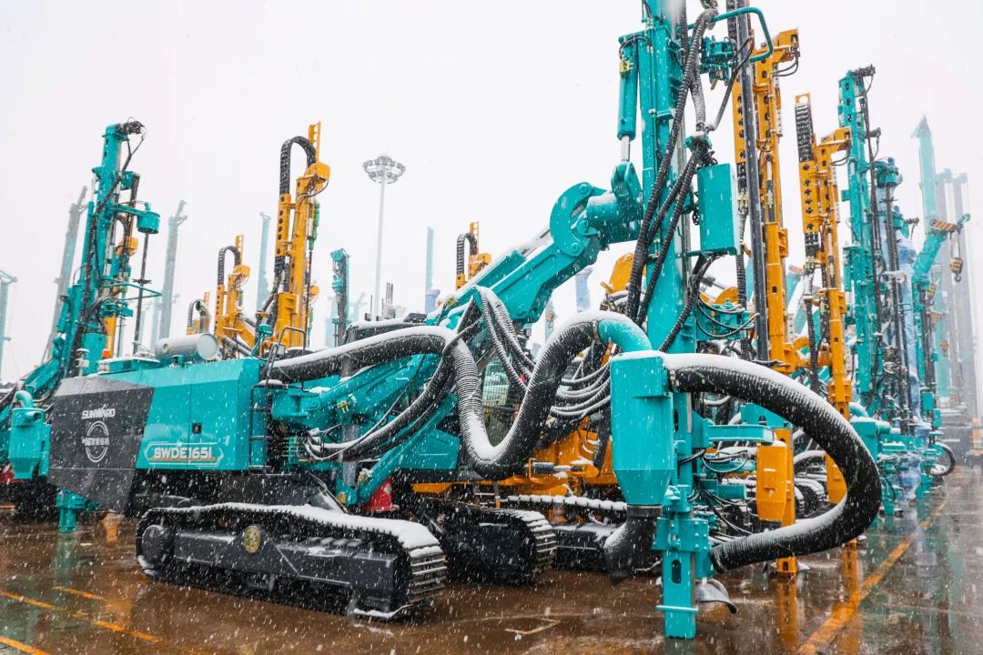 瑞雪兆丰年，，，邀您共赏雪中鸿运国际！