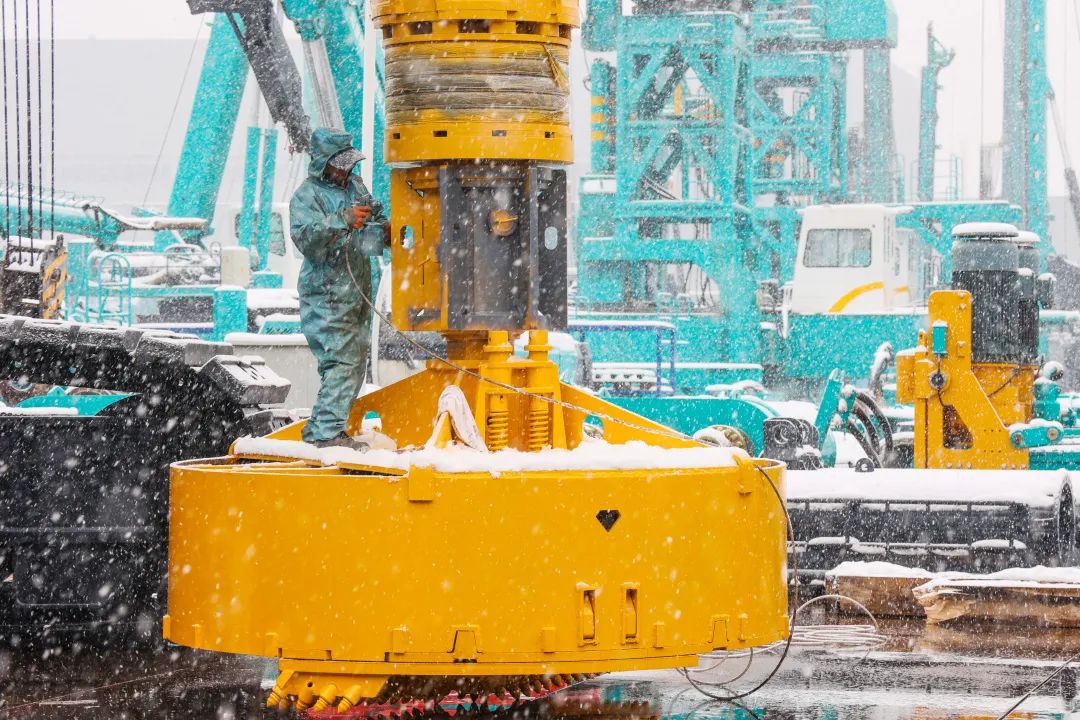 瑞雪兆丰年，，，邀您共赏雪中鸿运国际！