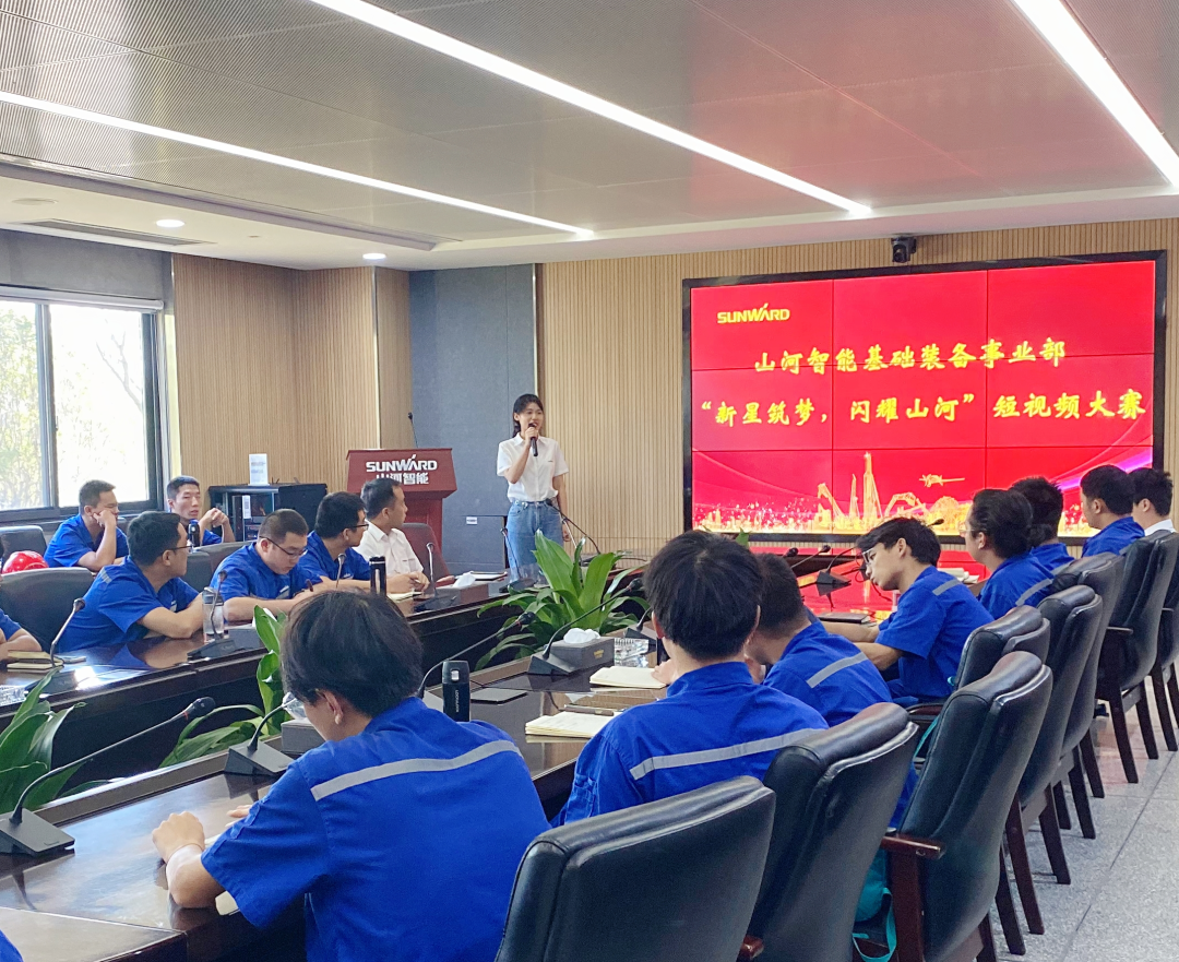 你好 2022！！！再见 2021！！！我与鸿运国际智能共生长