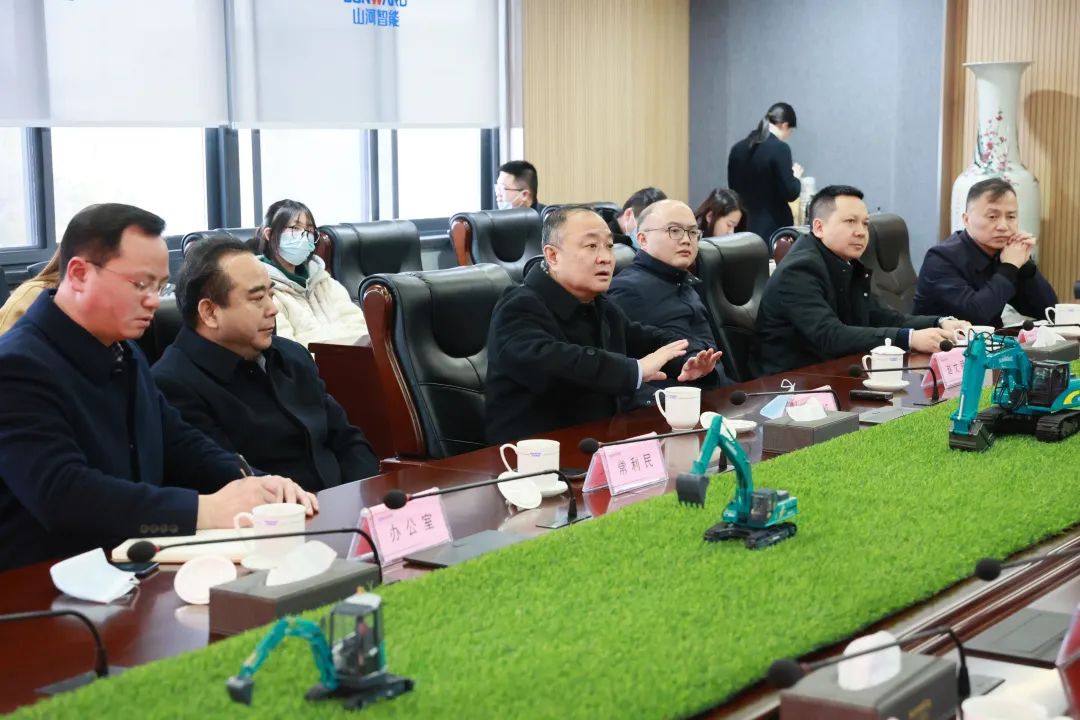 张庆红调研鸿运国际智能