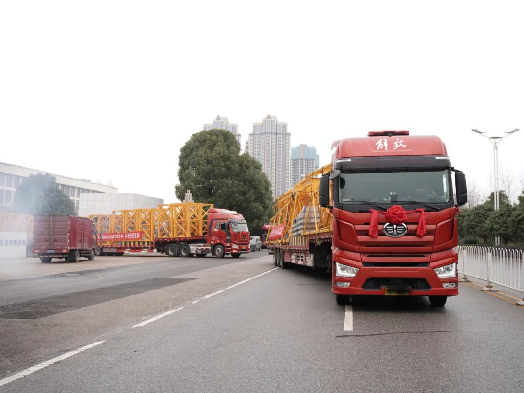 “虎”力全开！！！鸿运国际江麓开门红发货仪式盛大举行