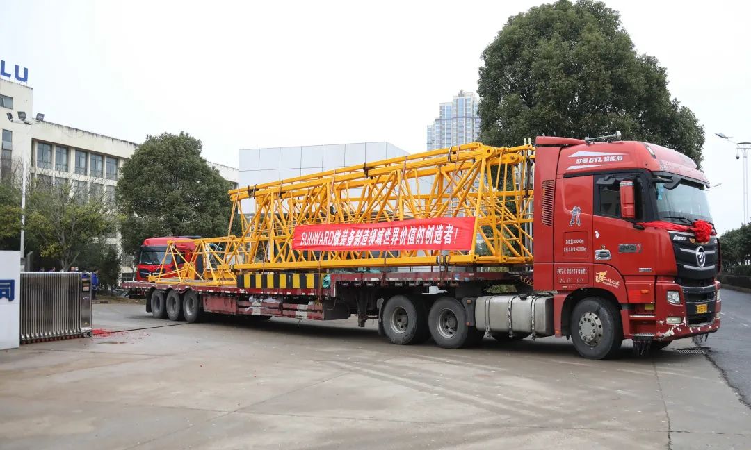 “虎”力全开！！！鸿运国际江麓开门红发货仪式盛大举行