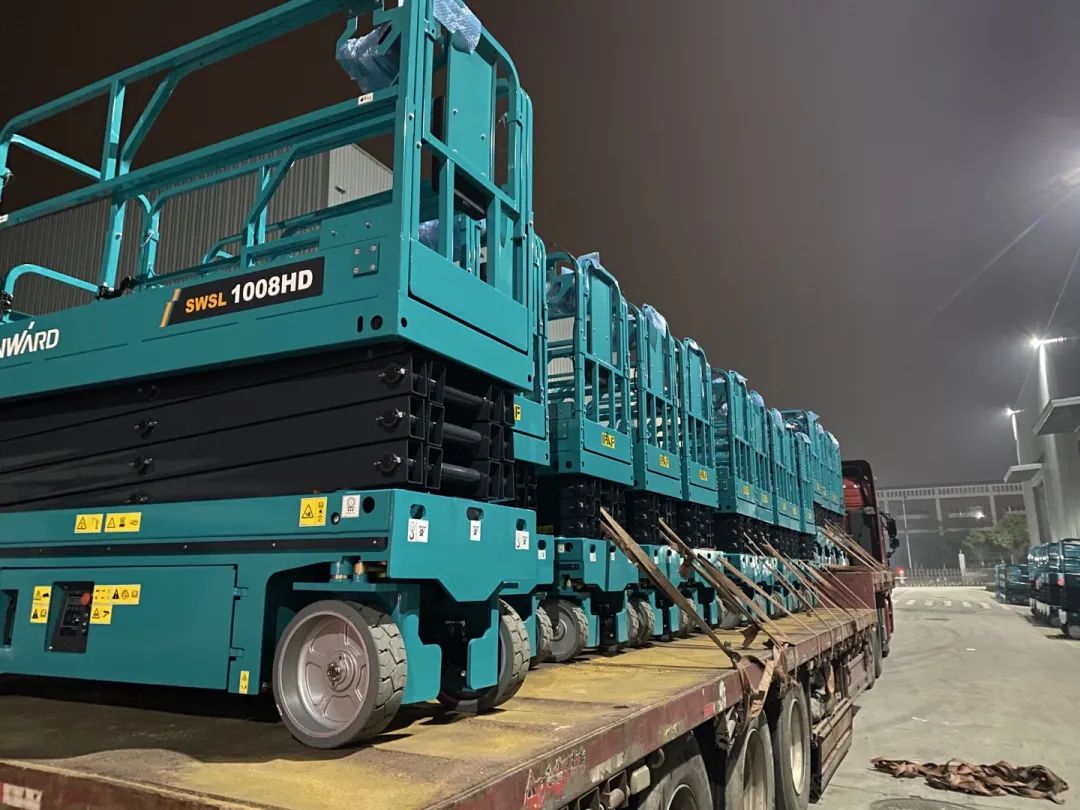 创下单日最高发货量纪录！！鸿运国际高机装备集中发货