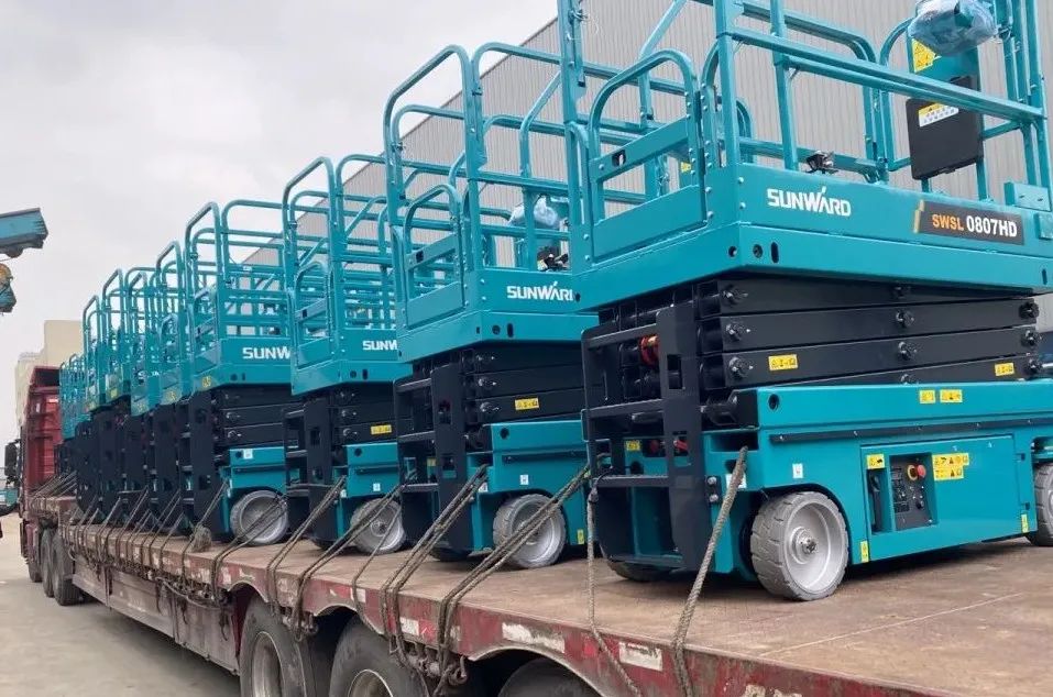 创下单日最高发货量纪录！！鸿运国际高机装备集中发货