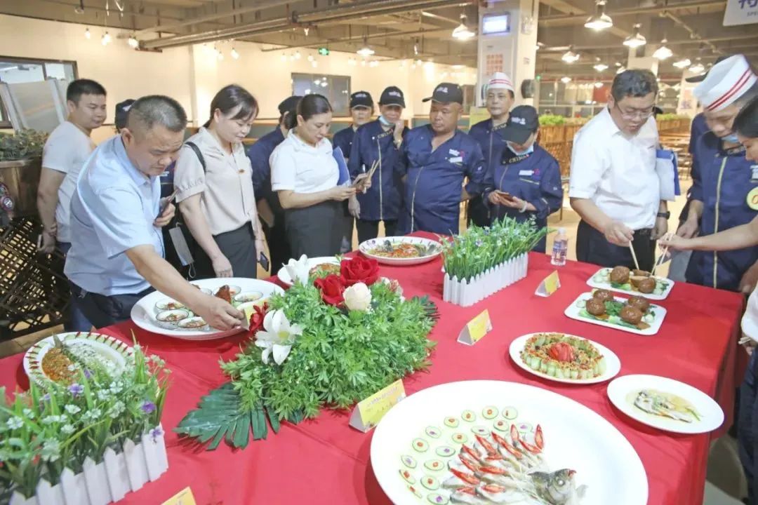 湖南工人报 | 最美外家人张爱民：乐做“五送”“外家人”