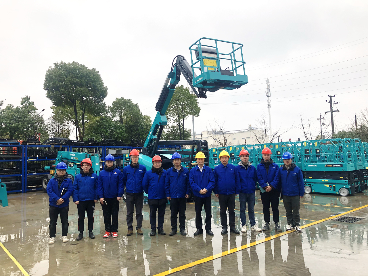 勇闯蓝海！！！鸿运国际智能两款臂式高空作业平台正式“出道”