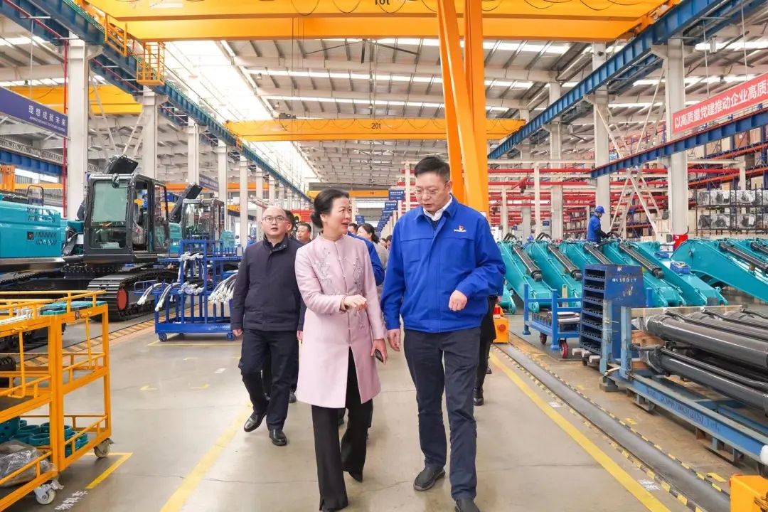 长沙市总工会、、长沙经开区总工会一行调研鸿运国际智能