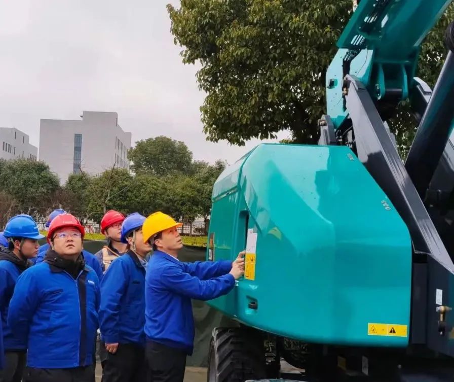 “拳”力出击！！！鸿运国际智能首套自主研发臂车控制系统重磅来袭