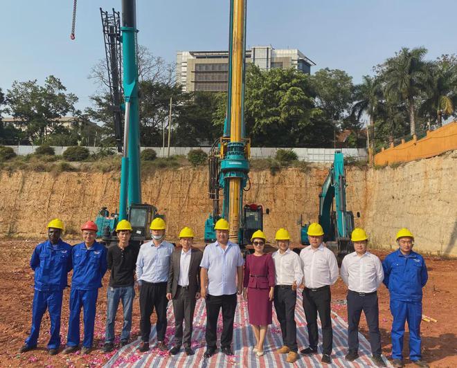 助力乌干达第一住宅高楼建设！！鸿运国际智能再次出征非洲市场