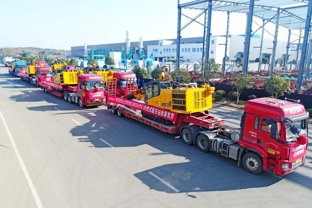 又一款差别化定制产品获认可！鸿运国际智能SWDH89J内燃式露天钻批量发货