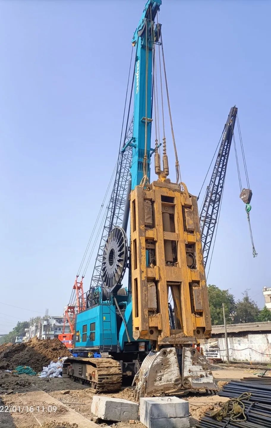 谢谢信！鸿运国际智能SWHG70液压抓斗助力外洋基础施工获肯定