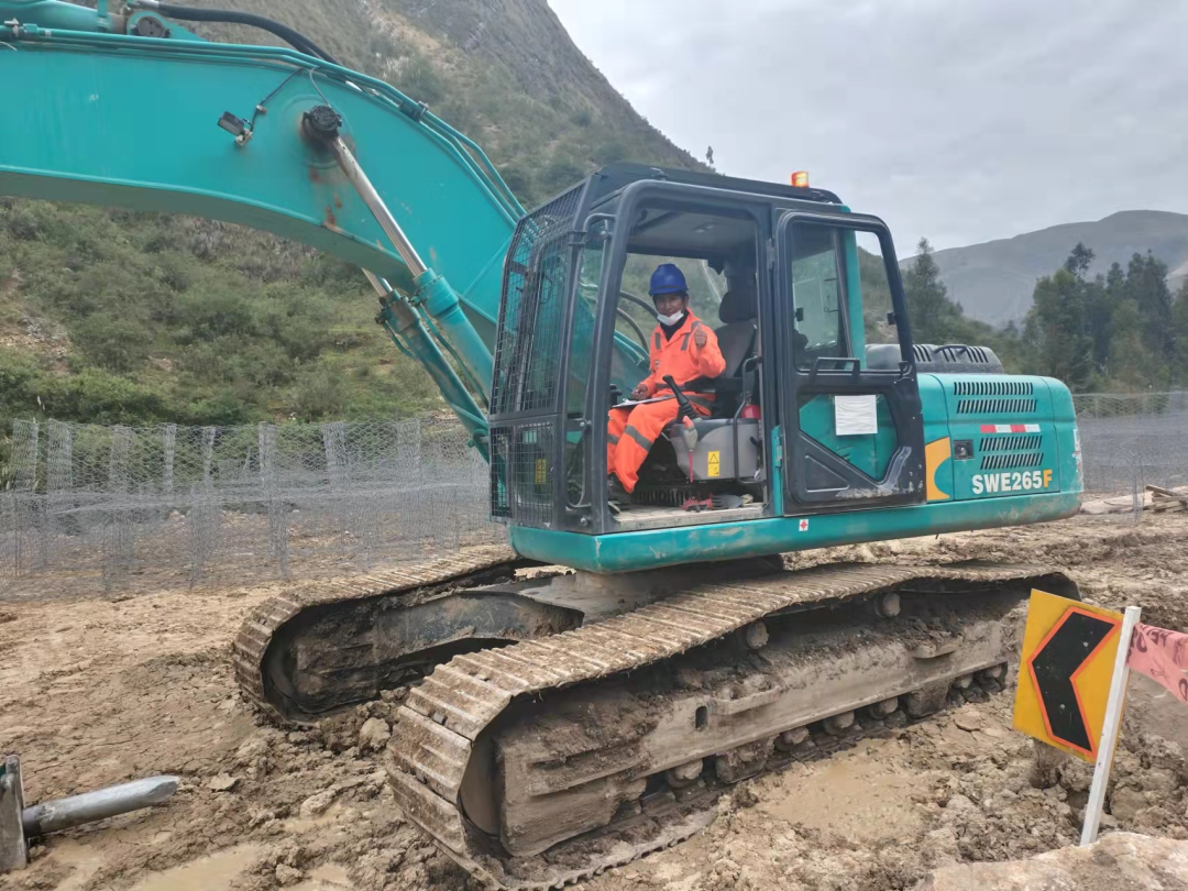 挑战天下第二高山脉！！鸿运国际智能装备助力秘鲁安第斯国家公路项目建设