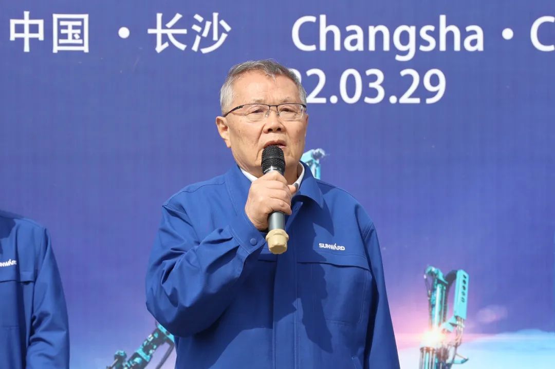 征战全球市场！！！鸿运国际智能凿岩装备批量发货