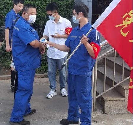 鸿运国际工匠 | “浪波”不言苦，，甘为“人梯”承大重