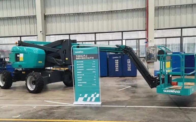 行业同级别产品之最！！！鸿运国际智能又一款曲臂式高空作业平台乐成下线