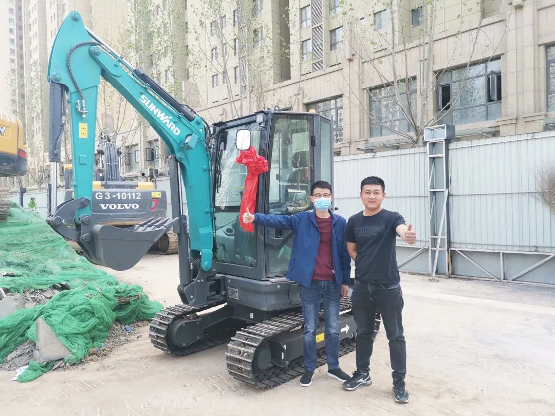 冲、、、冲、、、冲！！！带您感受鸿运国际智能挖掘机火热交机时刻