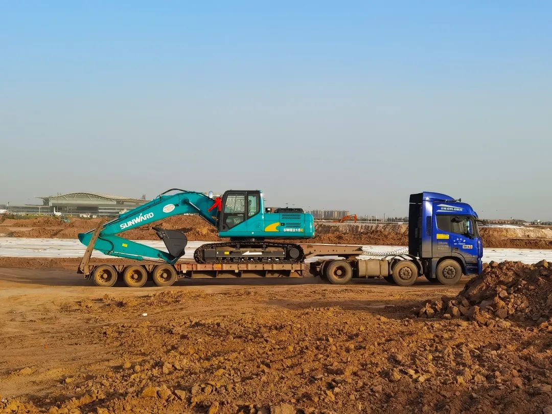 冲、、、冲、、、冲！！！带您感受鸿运国际智能挖掘机火热交机时刻