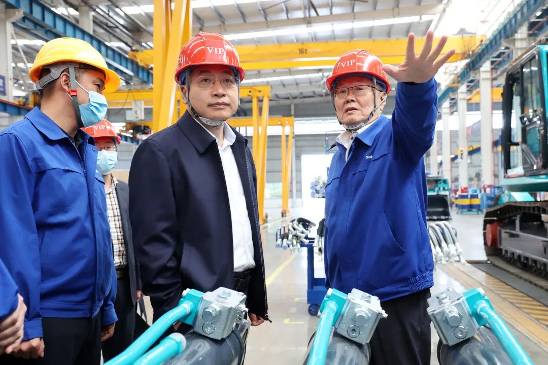 中铁二十局党委书记、、董事长雷位冰带队造访鸿运国际智能