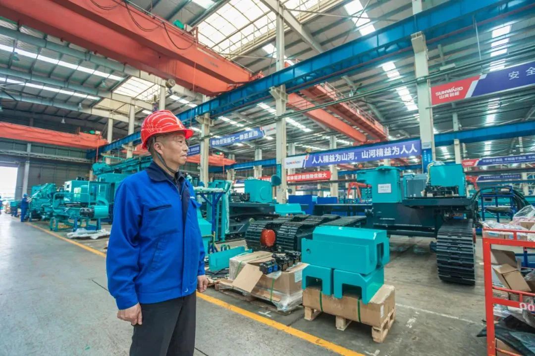 长沙经开区劳模林宏武：：扎根工程机械40载 永葆实干立异小儿心