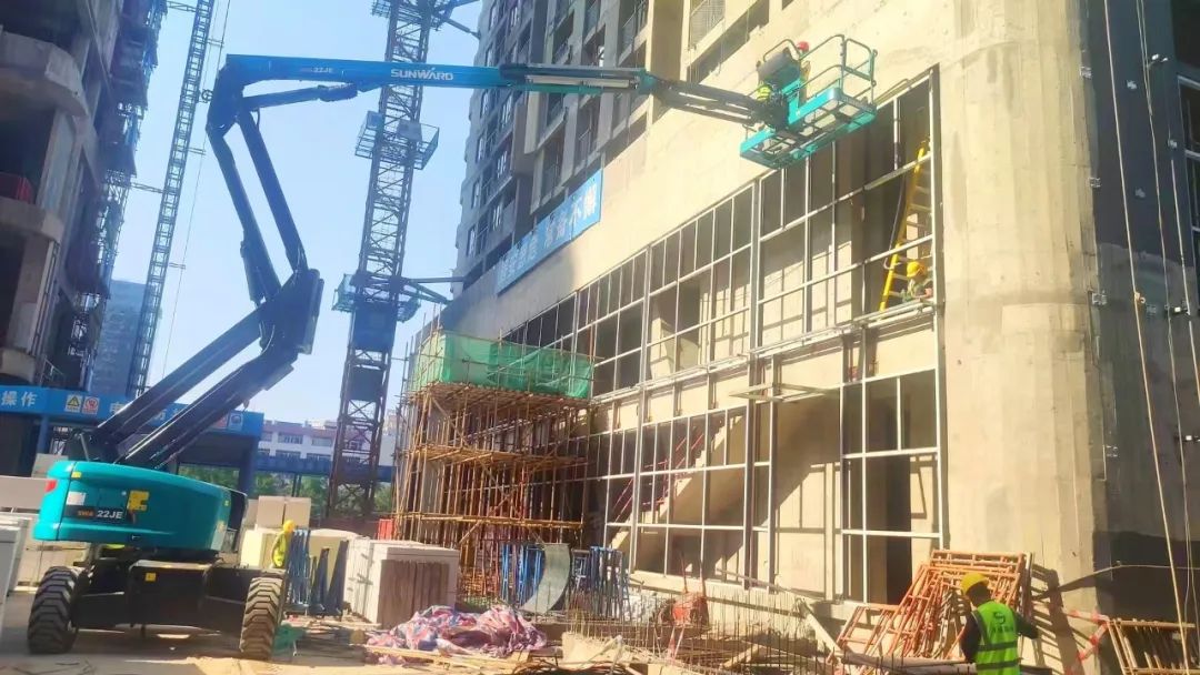 正式“上岗”！！鸿运国际智能首台电动曲臂式高空作业平台入驻华南市场