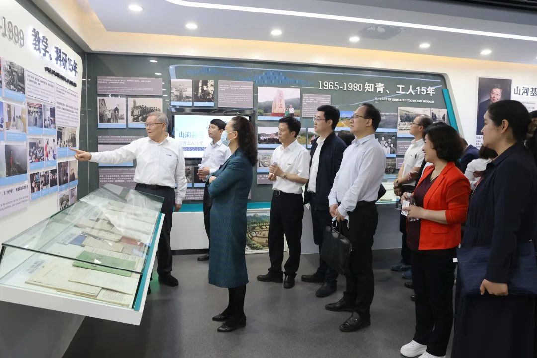 深化产学研相助！！！中南大学校长、、中国工程院院士田红旗率团造访鸿运国际智能