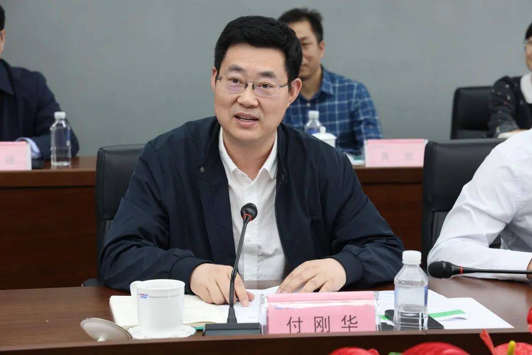 深化产学研相助！！！中南大学校长、、中国工程院院士田红旗率团造访鸿运国际智能