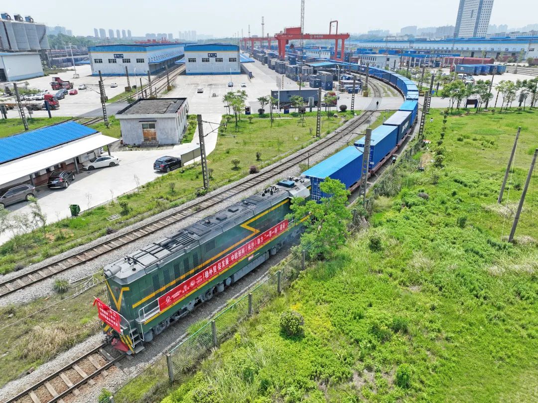 持续进军国际市。！！中欧班列（长沙）鸿运国际智能专列乐成首发