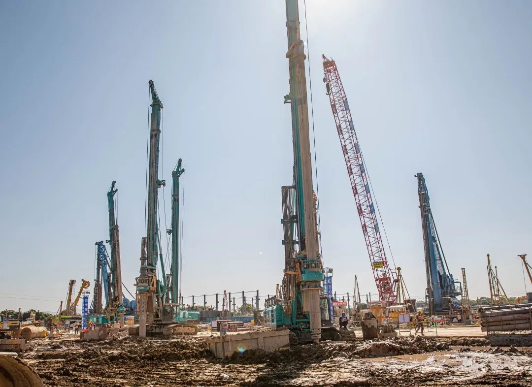 “鸿运国际绿”再现大湾区！鸿运国际智能旋挖钻机组团助建广州白云机场项目