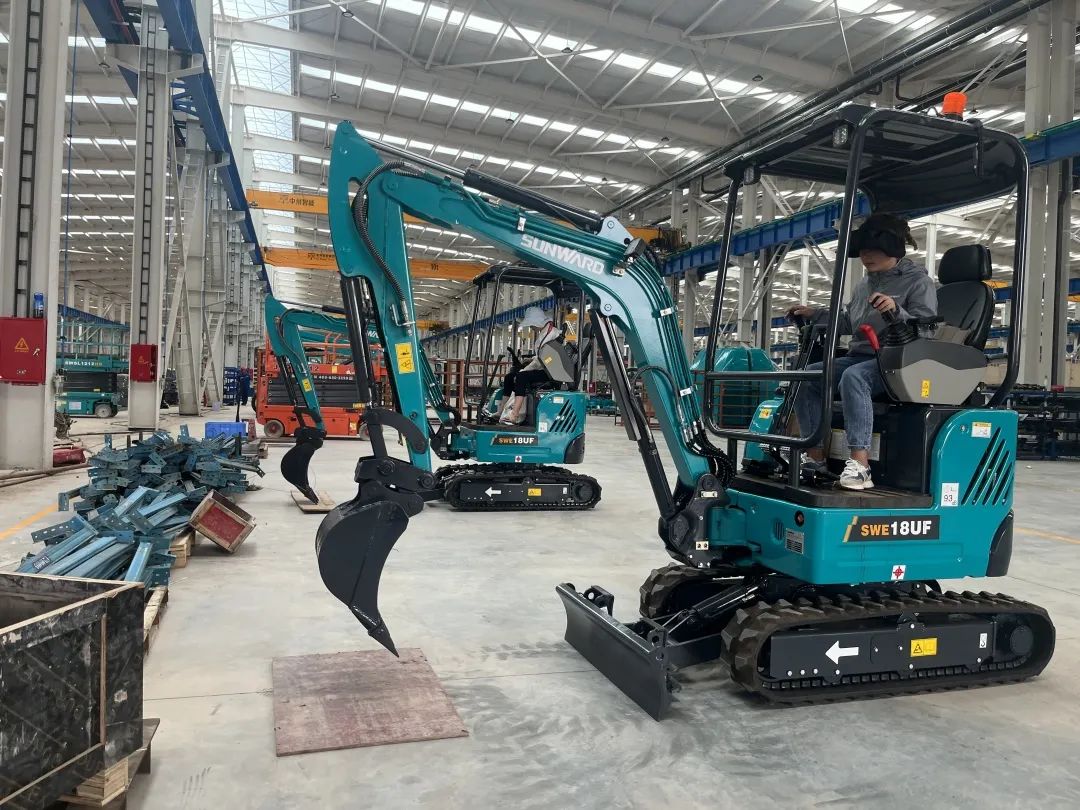 “太绝了！！”鸿运国际智能代表长沙精彩亮相湖南省第一届职业手艺大赛特技绝活展演