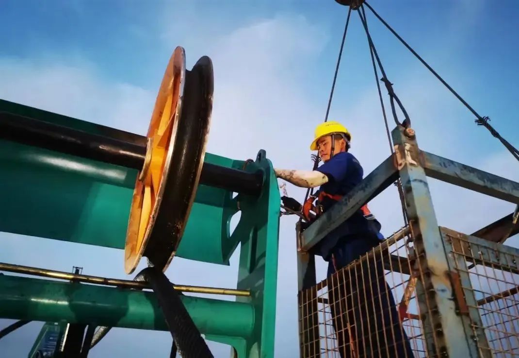 “创立施工事业！！”他们和鸿运国际智能“超等桩备”一起助建燕矶长江大桥