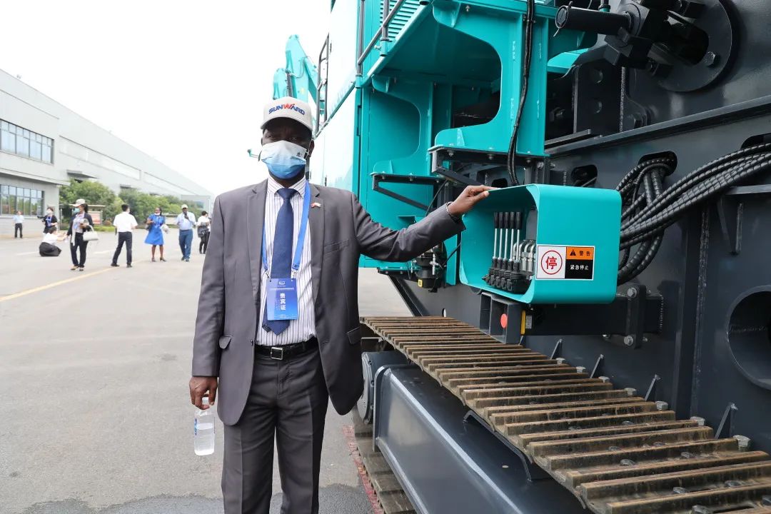 非洲驻华使节走访鸿运国际智能