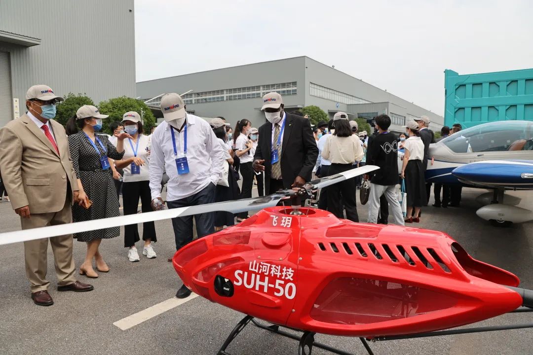 非洲驻华使节走访鸿运国际智能