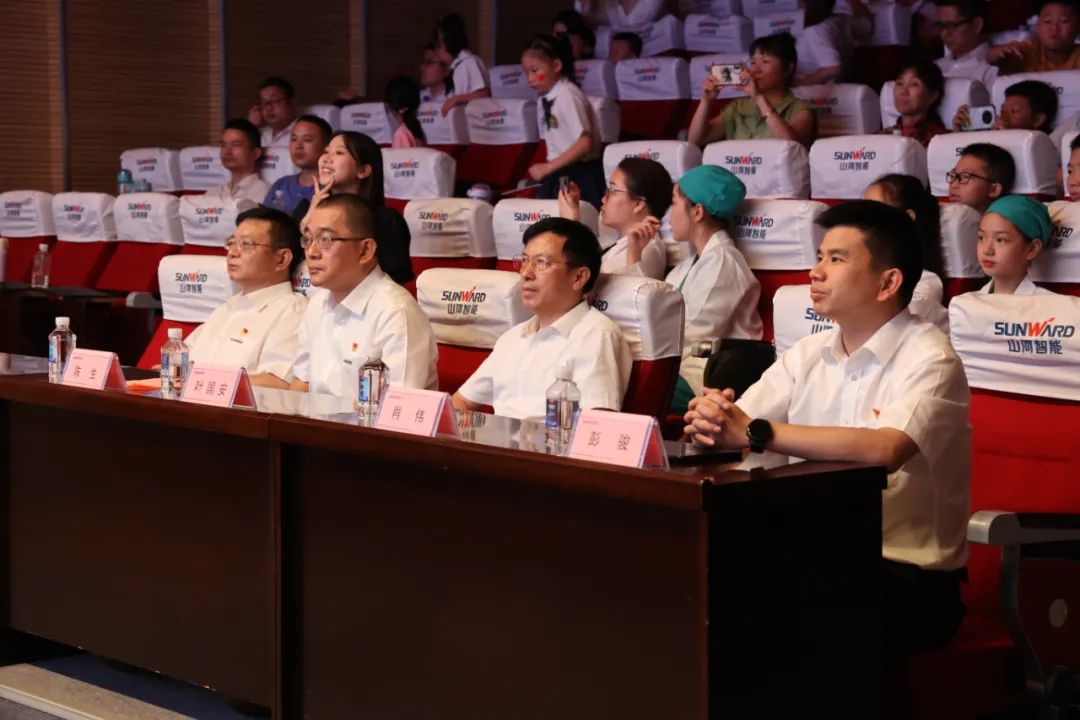 缤纷“暑”假，，，不负所“托”！！！鸿运国际智能职工子女暑期托管班结业啦