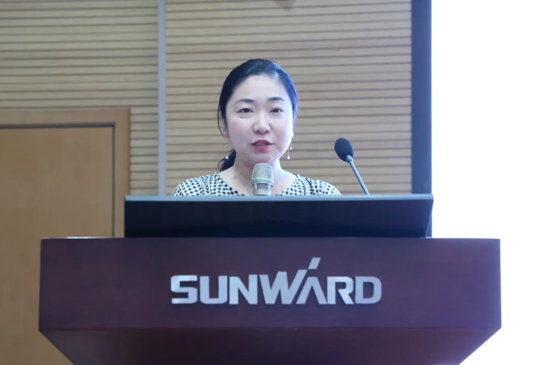 缤纷“暑”假，，，不负所“托”！！！鸿运国际智能职工子女暑期托管班结业啦