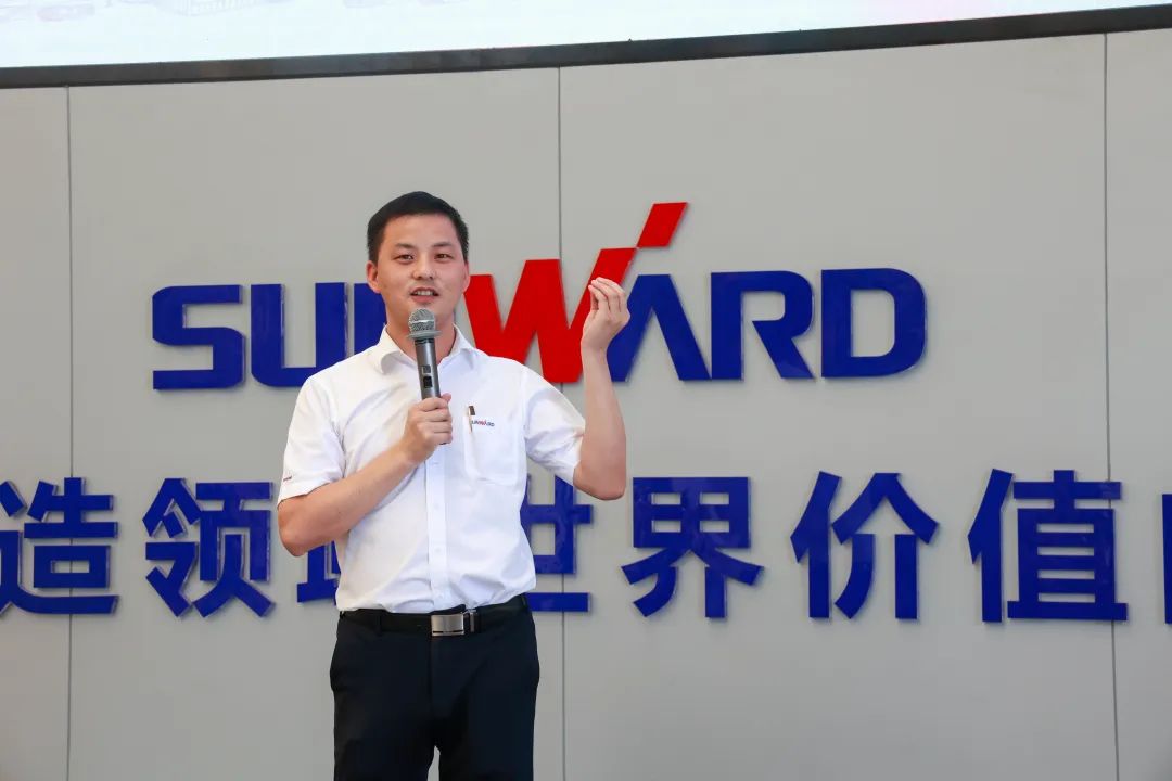 又酷又辣又炫！！！鸿运国际智能第二届挖机废物来了