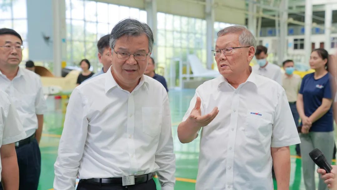 湖南省委常委、常务副省长李殿勋一行考察调研鸿运国际科技