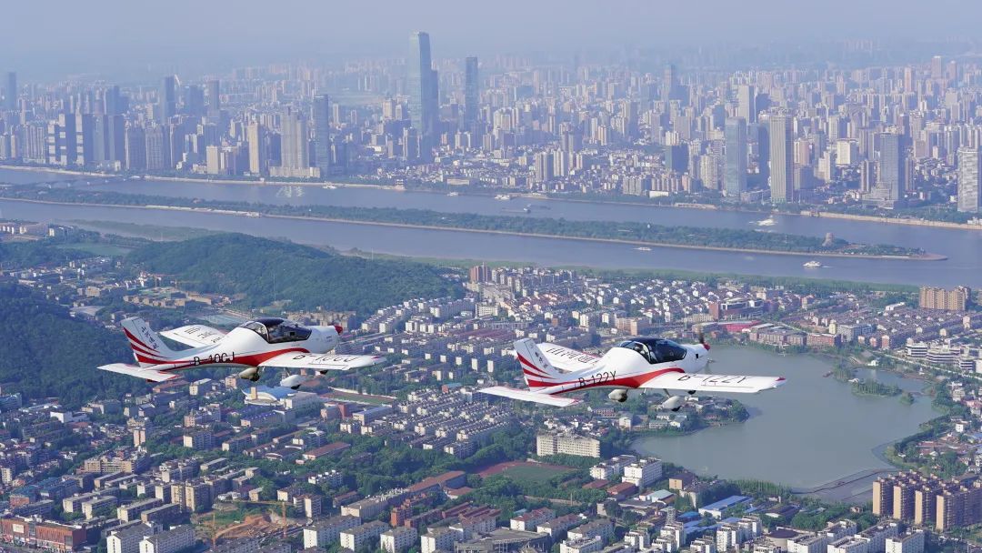 湖南省委常委、常务副省长李殿勋一行考察调研鸿运国际科技