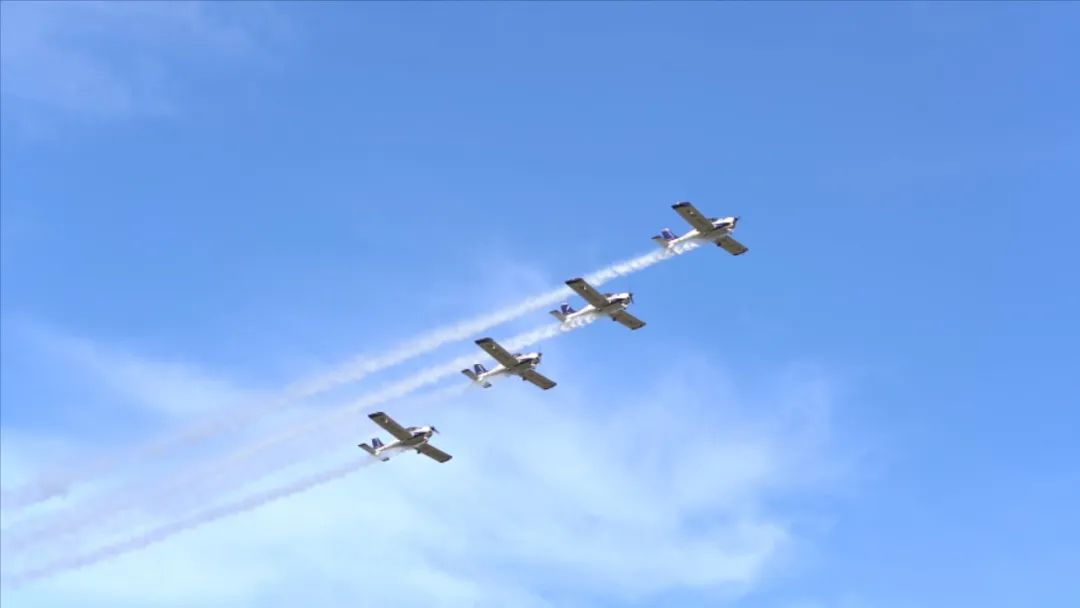 空中着花、大坡度盘旋、俯冲跃升……看鸿运国际航行演出队炫技2022湖南航展动态展